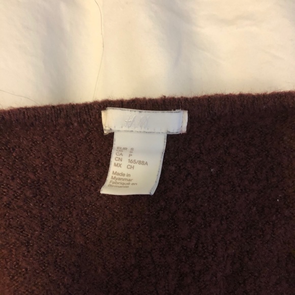 Too many purple/red sweaters! - Picture 2 of 2